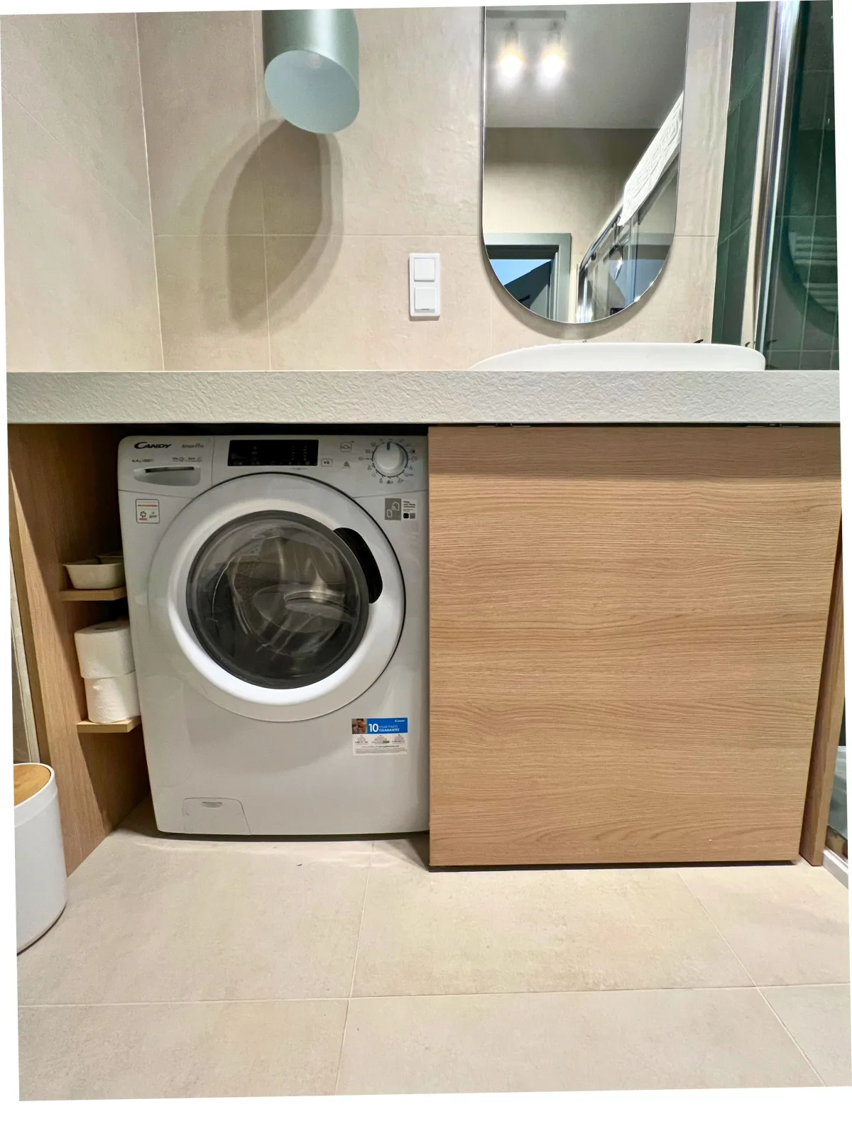 Komfortowy apartament przy plaży — przestronne wnętrze z naturalnym światłem